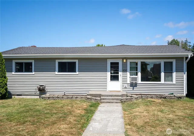 Photo 3 of Single family home for sale at 456 East St, Blaine, WA 98230 | MLS# NWM2548191 | Listing updated on 2026-09-22