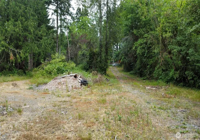 Photo 3 of Sale Pending at 2647 S Star Lake Rd, Federal Way, WA 98003 | MLS# NWM2548197 | Listing updated on 2026-08-14