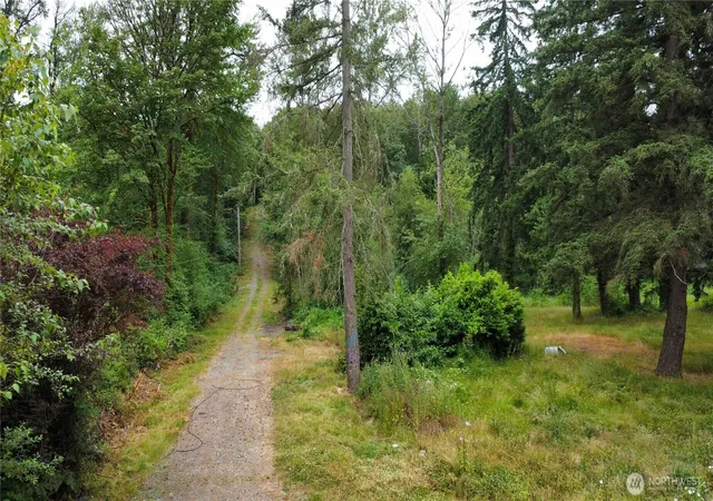 Photo 3 of Sale Pending at 2647 S Star Lake Rd, Federal Way, WA 98003 | MLS# NWM2548197 | Listing updated on 2026-08-14