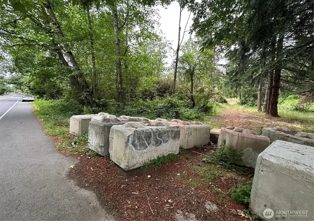 Photo 4 of Sale Pending at 2647 S Star Lake Rd, Federal Way, WA 98003 | MLS# NWM2548197 | Listing updated on 2026-08-14