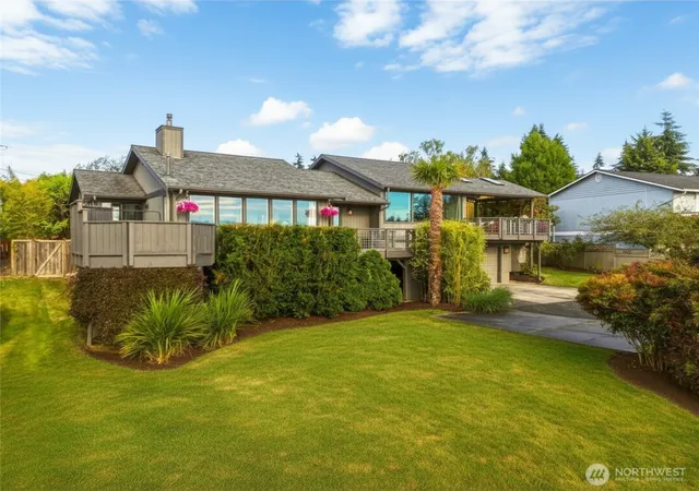 Photo 3 of Sale Pending at 6179 Blue Hvn Way, Clinton, WA 98236 | MLS# NWM2548219 | Listing updated on 2026-09-25