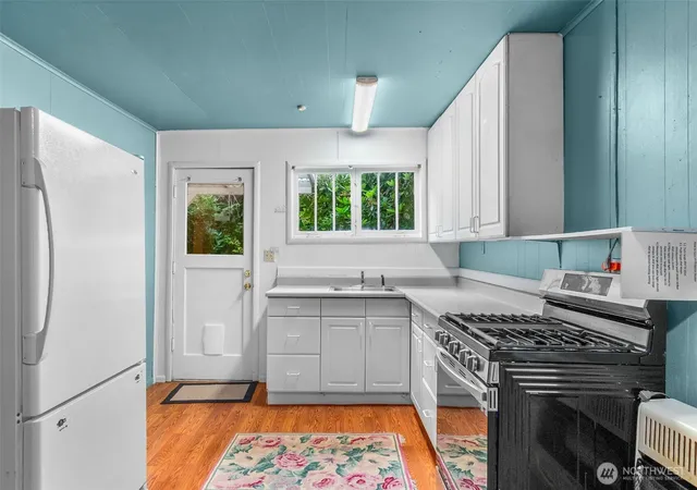 Photo 3 of Single family home for sale at 2528 Westwind Dr NW, Olympia, WA 98502 | MLS# NWM2548221 | Listing updated on 2026-09-22