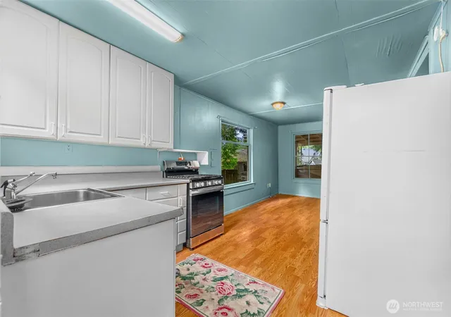 Photo 4 of Single family home for sale at 2528 Westwind Dr NW, Olympia, WA 98502 | MLS# NWM2548221 | Listing updated on 2026-09-22