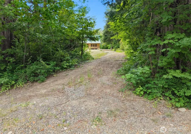 Photo 4 of Single family home for sale at 230 Shady Glen Dr, Easton, WA 98925 | MLS# NWM2548224 | Listing updated on 2026-09-30