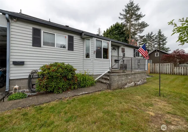 Photo 2 of Single family home for sale at 1128 H St, Centralia, WA 98531 | MLS# NWM2548245 | Listing updated on 2026-09-24