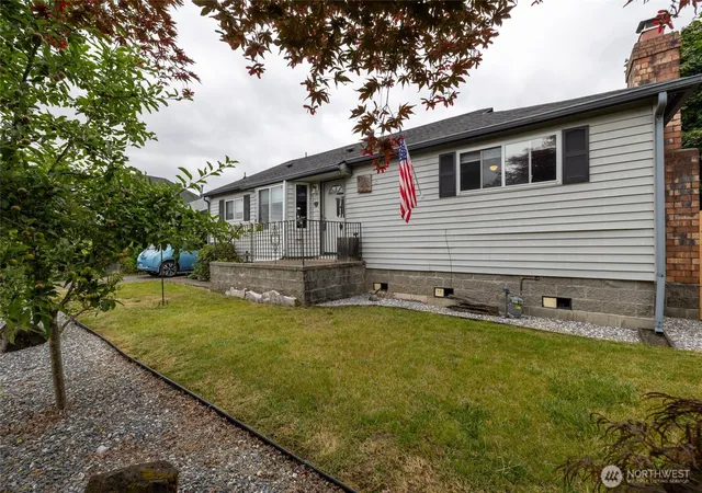 Photo 3 of Single family home for sale at 1128 H St, Centralia, WA 98531 | MLS# NWM2548245 | Listing updated on 2026-09-24