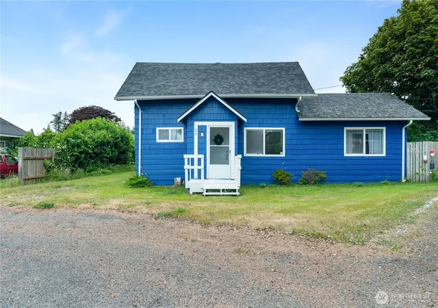 Photo 1 of Single family home for sale at 25 Whalebone Way, Aberdeen, WA 98520 | MLS# NWM2548280 | Listing updated on 2026-10-01
