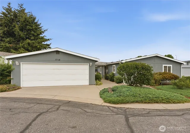 Photo 2 of Sale Pending at 1718 Clark Dr #16, Wenatchee, WA 98801 | MLS# NWM2548292 | Listing updated on 2026-09-03
