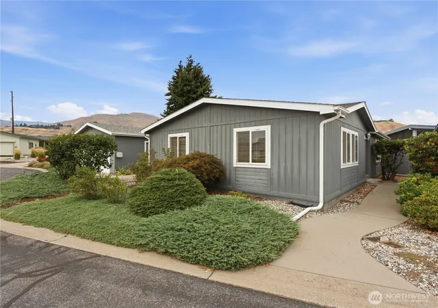 Photo 3 of Sale Pending at 1718 Clark Dr #16, Wenatchee, WA 98801 | MLS# NWM2548292 | Listing updated on 2026-09-03