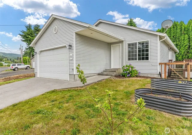 Photo 1 of Single family home for sale at 53 Michael St, Cathlamet, WA 98612 | MLS# NWM2548293 | Listing updated on 2026-09-22