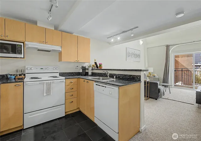 Photo 3 of Condo for sale at 425 Vine St #701, Seattle, WA 98121 | MLS# NWM2548295 | Listing updated on 2026-09-22