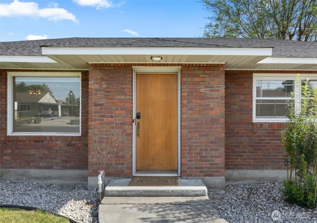 Photo 3 of Single family home for sale at 204 E 6th Street, Lind, WA 99341 | MLS# NWM2548300 | Listing updated on 2026-10-06