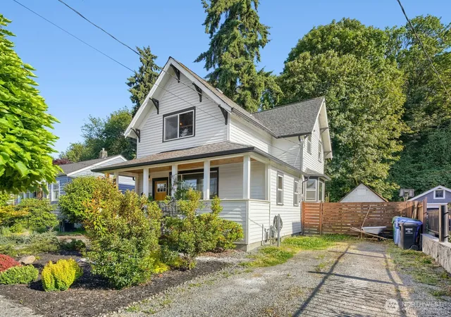 Photo 2 of Single family home for sale at 1025 S Donovan St, Seattle, WA 98108 | MLS# NWM2548322 | Listing updated on 2026-09-28