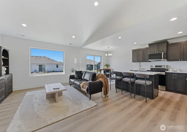 Photo 4 of Single family home for sale at 312 N Montana St, Moses Lake, WA 98837 | MLS# NWM2548332 | Listing updated on 2026-09-27
