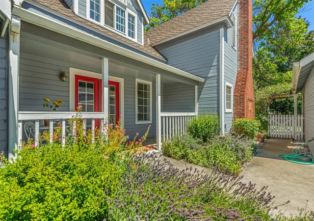 Photo 1 of Single family home for sale at 3 Summercreek Pl, Wenatchee, WA 98801 | MLS# NWM2548364 | Listing updated on 2026-09-29