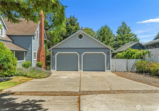 Photo 3 of Single family home for sale at 3 Summercreek Pl, Wenatchee, WA 98801 | MLS# NWM2548364 | Listing updated on 2026-09-29