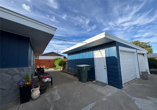 Photo 2 of Single family home for sale at 610 S 71st Avenue, Yakima, WA 98908 | MLS# NWM2548375 | Listing updated on 2026-09-22
