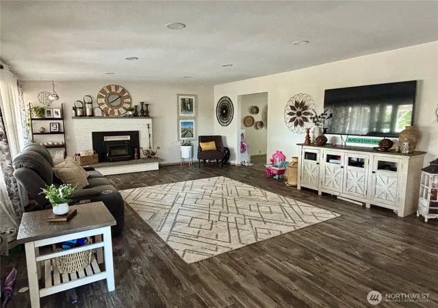 Photo 3 of Single family home for sale at 610 S 71st Avenue, Yakima, WA 98908 | MLS# NWM2548375 | Listing updated on 2026-09-22