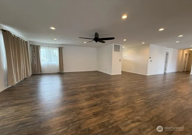 Photo 3 of Single family home for sale at 10946 Ne 52 Rd, Moses Lake, WA 98837 | MLS# NWM2548391 | Listing updated on 2026-09-22