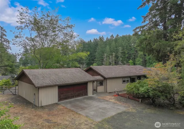 Photo 2 of Sale Pending at 5470 E Grapeview Loop Rd, Allyn, WA 98524 | MLS# NWM2548405 | Listing updated on 2026-08-10