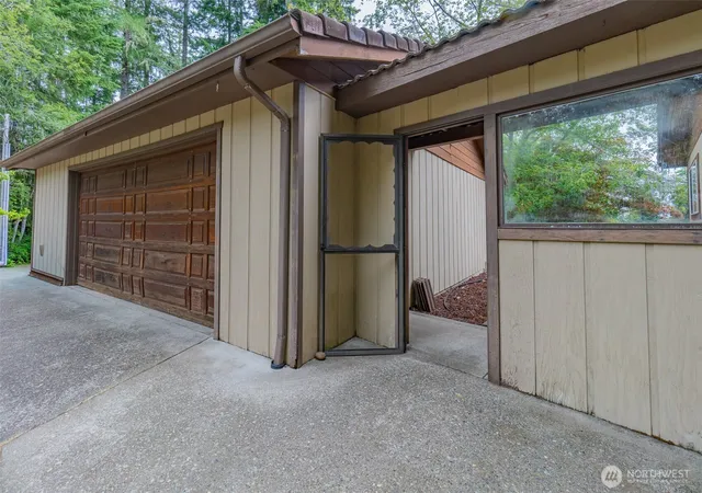 Photo 3 of Sale Pending at 5470 E Grapeview Loop Rd, Allyn, WA 98524 | MLS# NWM2548405 | Listing updated on 2026-08-10