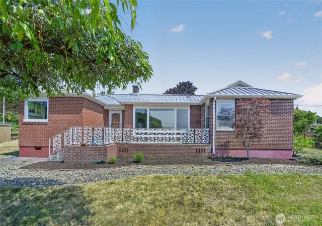 Photo 3 of Single family home for sale at 6805 Se Middle Way, Vancouver, WA 98664 | MLS# NWM2548414 | Listing updated on 2026-09-20