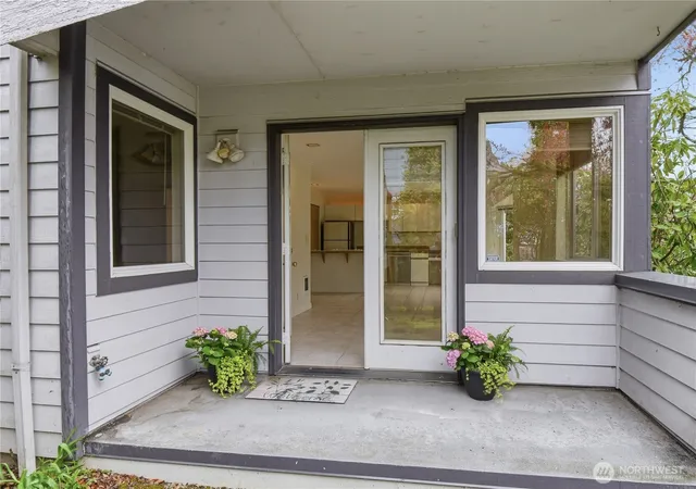 Photo 2 of Sale Pending at 4811 Phinney Ave N #101, Seattle, WA 98103 | MLS# NWM2548446 | Listing updated on 2026-08-12