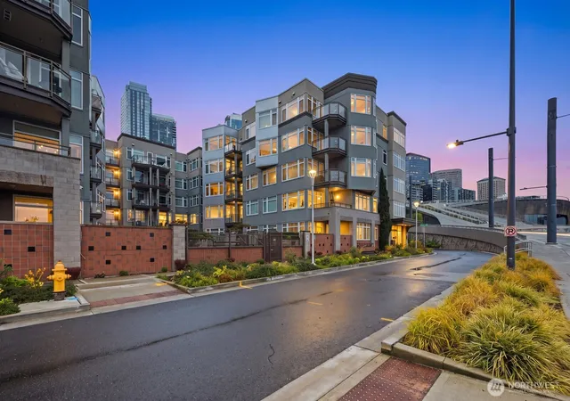 Photo 3 of Sale Pending at 1900 Alaskan Way #316, Seattle, WA 98101 | MLS# NWM2548492 | Listing updated on 2026-09-28
