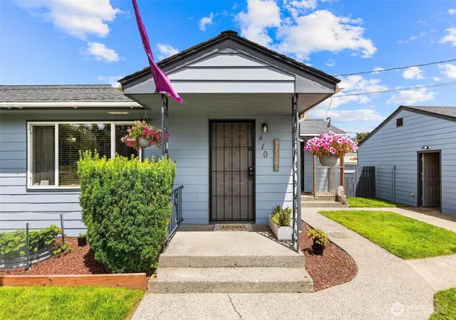 Photo 3 of Single family home for sale at 410 Pacific St, Sedro Woolley, WA 98284 | MLS# NWM2548510 | Listing updated on 2026-09-22