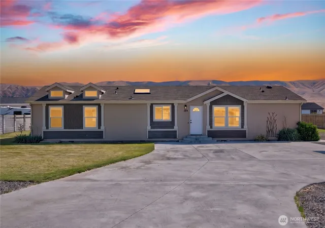 Photo 3 of Manufactured home for sale at 204 Davidson Blvd SW, Mattawa, WA 99349 | MLS# NWM2548518 | Listing updated on 2026-10-02