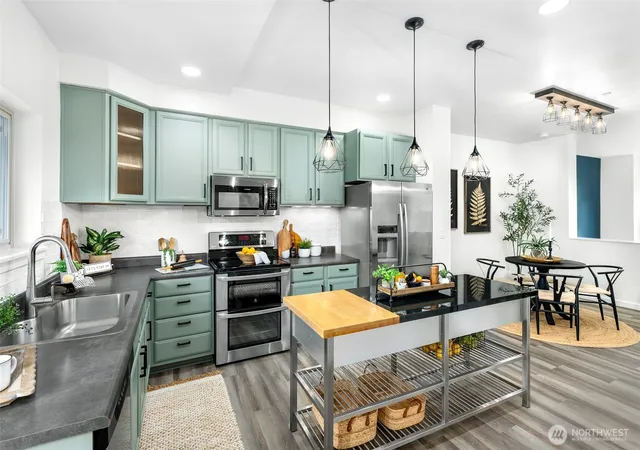 Photo 4 of Townhouse for sale at 4810 Pointes Dr, Mukilteo, WA 98275 | MLS# NWM2548529 | Listing updated on 2026-09-22