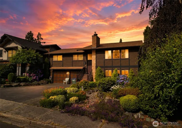 Photo 2 of Sale Pending at 1136 7th Avenue S, Edmonds, WA 98020 | MLS# NWM2548544 | Listing updated on 2026-09-26