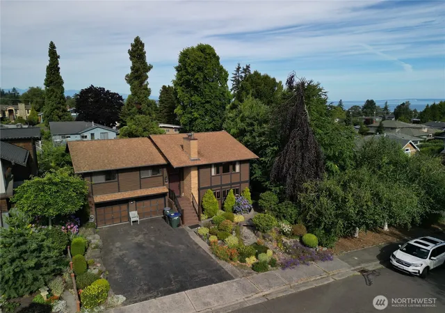 Photo 3 of Sale Pending at 1136 7th Avenue S, Edmonds, WA 98020 | MLS# NWM2548544 | Listing updated on 2026-09-26