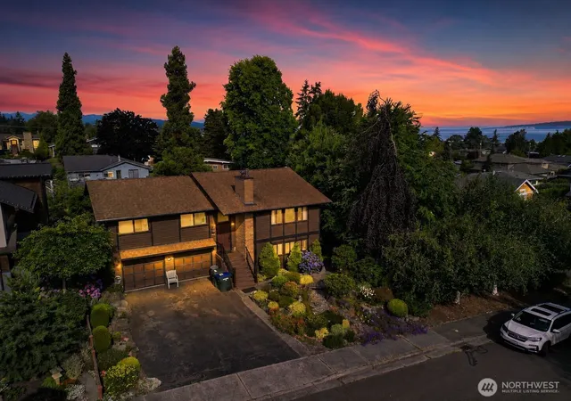 Photo 3 of Sale Pending at 1136 7th Avenue S, Edmonds, WA 98020 | MLS# NWM2548544 | Listing updated on 2026-09-26