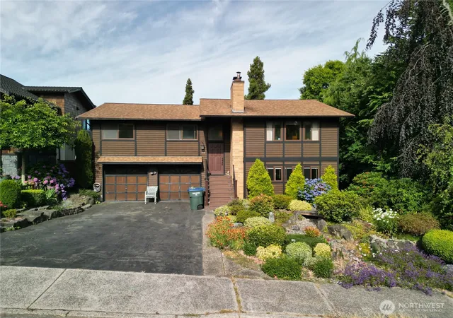 Photo 4 of Sale Pending at 1136 7th Avenue S, Edmonds, WA 98020 | MLS# NWM2548544 | Listing updated on 2026-09-26