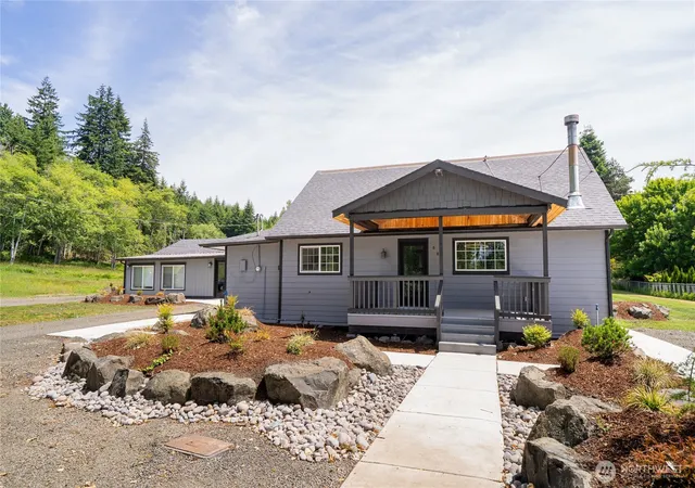 Photo 1 of Contingent at 606 N 5th Street, Elma, WA 98541 | MLS# NWM2548567 | Listing updated on 2026-09-28