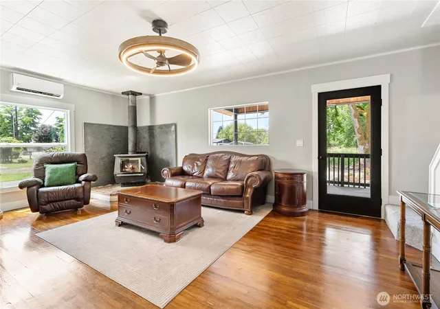 Photo 3 of Single family home for sale at 606 N 5th Street, Elma, WA 98541 | MLS# NWM2548567 | Listing updated on 2026-09-28