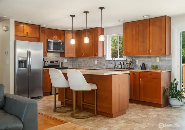 Photo 4 of Sale Pending at 21010 22nd Avenue W, Lynnwood, WA 98036 | MLS# NWM2548586 | Listing updated on 2026-09-25