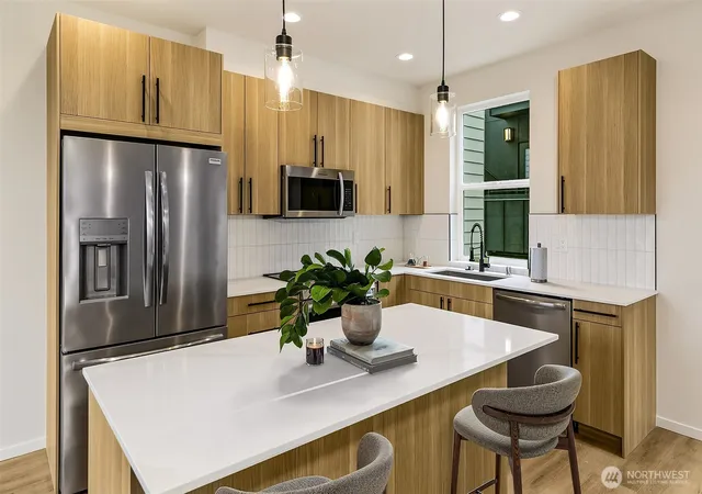 Photo 4 of Townhouse for sale at 9813 Linden Ave N, Seattle, WA 98103 | MLS# NWM2548636 | Listing updated on 2026-09-30