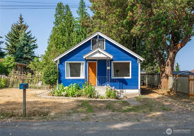 Photo 3 of Pending - Backup Offer Requested at 10251 3rd Avenue Sw, Seattle, WA 98146 | MLS# NWM2548648 | Listing updated on 2026-09-04
