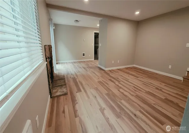 Photo 3 of Sale Pending at 903 31st Street Ne, Auburn, WA 98002 | MLS# NWM2548746 | Listing updated on 2026-09-21