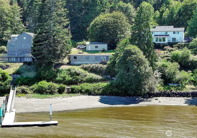 Photo 2 of Manufactured home for sale at 813 Fairmount Rd, Port Townsend, WA 98368 | MLS# NWM2548754 | Listing updated on 2026-09-22