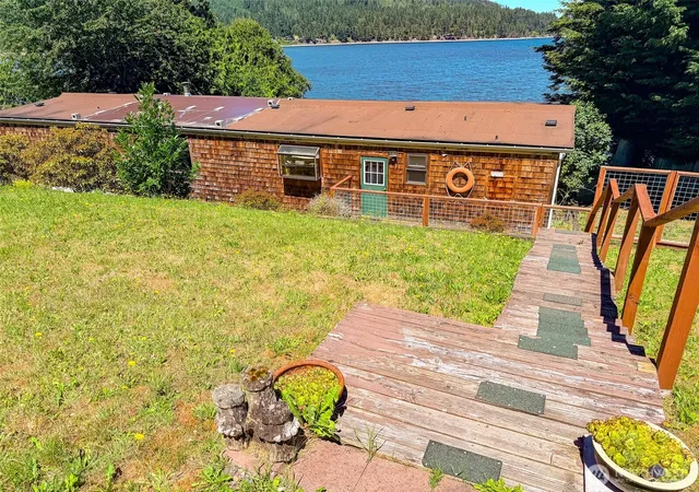 Photo 3 of Manufactured home for sale at 813 Fairmount Rd, Port Townsend, WA 98368 | MLS# NWM2548754 | Listing updated on 2026-09-22