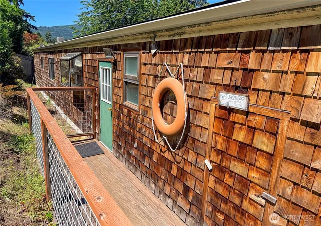 Photo 4 of Manufactured home for sale at 813 Fairmount Rd, Port Townsend, WA 98368 | MLS# NWM2548754 | Listing updated on 2026-09-22
