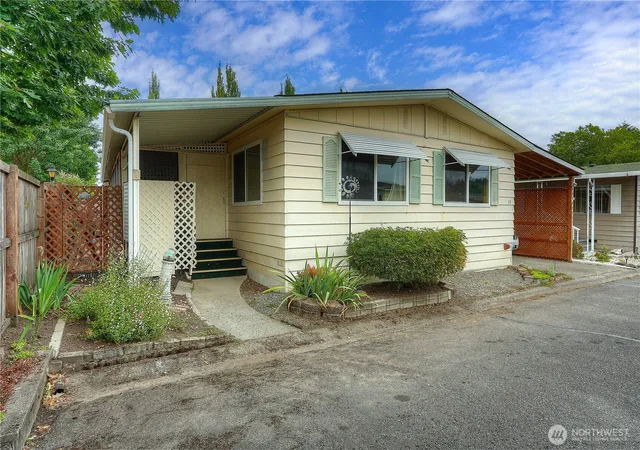 Photo 2 of Manufactured home for sale at 1402 22nd Street Ne #15, Auburn, WA 98002 | MLS# NWM2548771 | Listing updated on 2026-09-22
