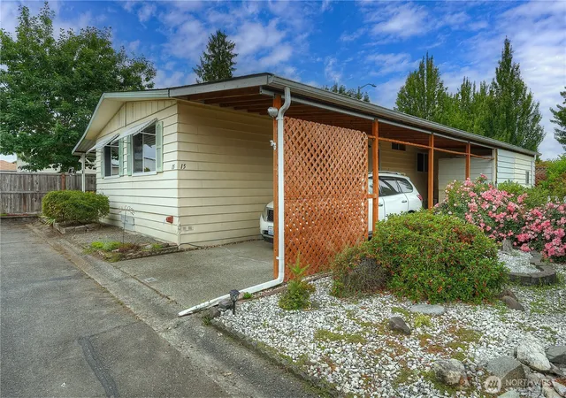 Photo 3 of Manufactured home for sale at 1402 22nd Street Ne #15, Auburn, WA 98002 | MLS# NWM2548771 | Listing updated on 2026-09-22