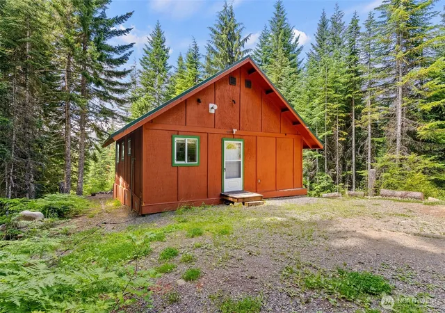 Photo 2 of Single family home for sale at 5001 N Forest Service Rd 4832, Easton, WA 98925 | MLS# NWM2548776 | Listing updated on 2026-09-22