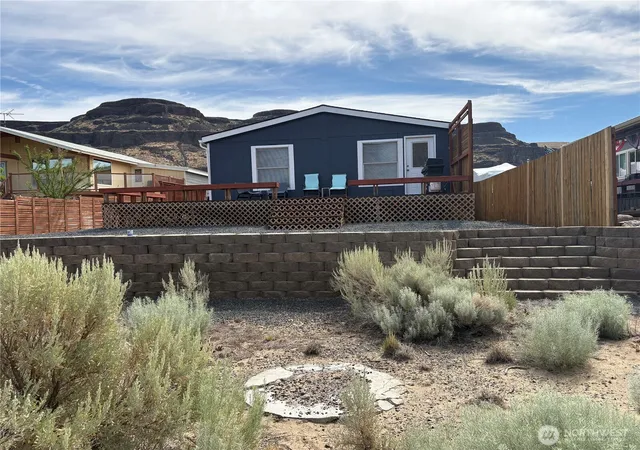 Photo 2 of Manufactured home for sale at 928 River Dr Sw, Quincy, WA 98848 | MLS# NWM2548787 | Listing updated on 2026-09-22