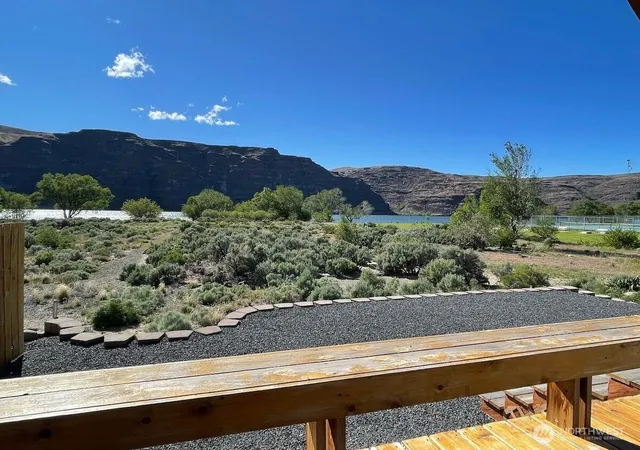 Photo 3 of Manufactured home for sale at 928 River Dr SW, Quincy, WA 98848 | MLS# NWM2548787 | Listing updated on 2026-09-22