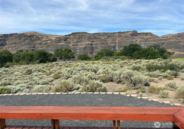 Photo 4 of Manufactured home for sale at 928 River Dr SW, Quincy, WA 98848 | MLS# NWM2548787 | Listing updated on 2026-09-22
